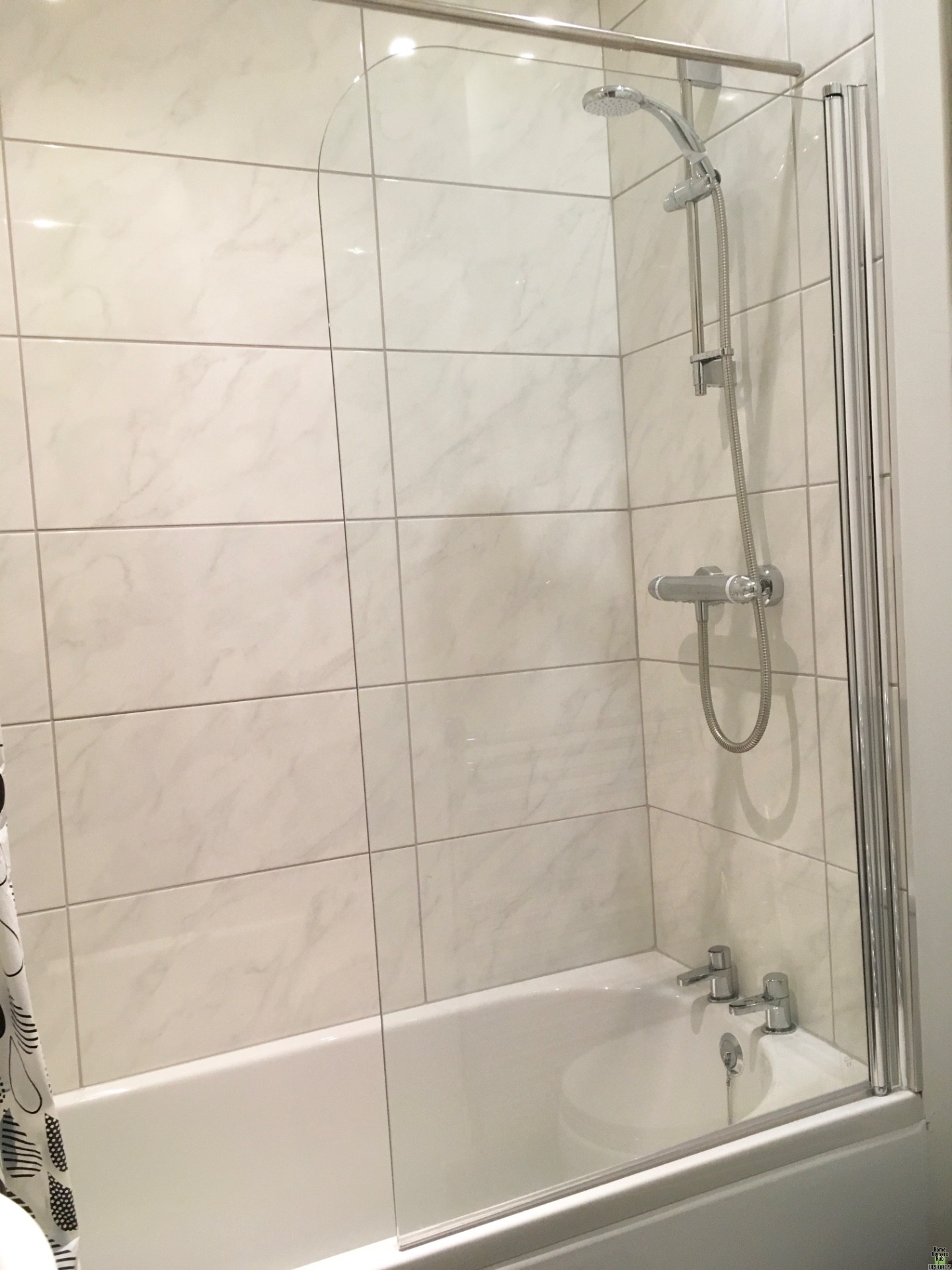 Image for Leak in bath screen hinge 