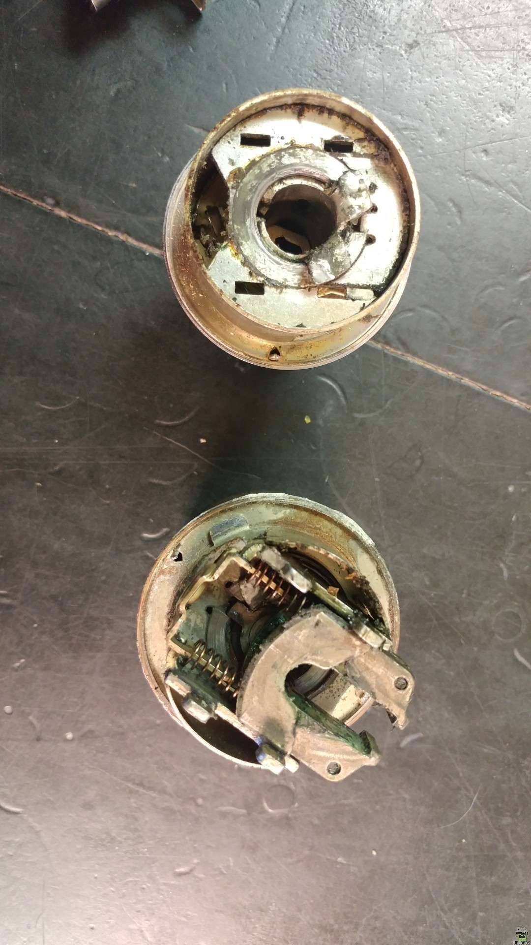 Image for How to get a doorknob apart