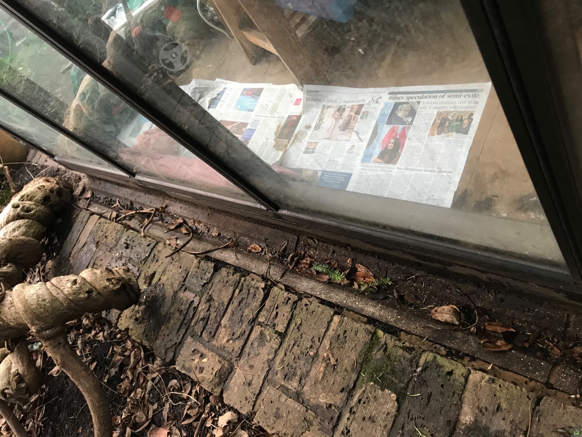 Image for Aluminium Anglia lean-to conservatory can't identify rubber gaskets that need replacing