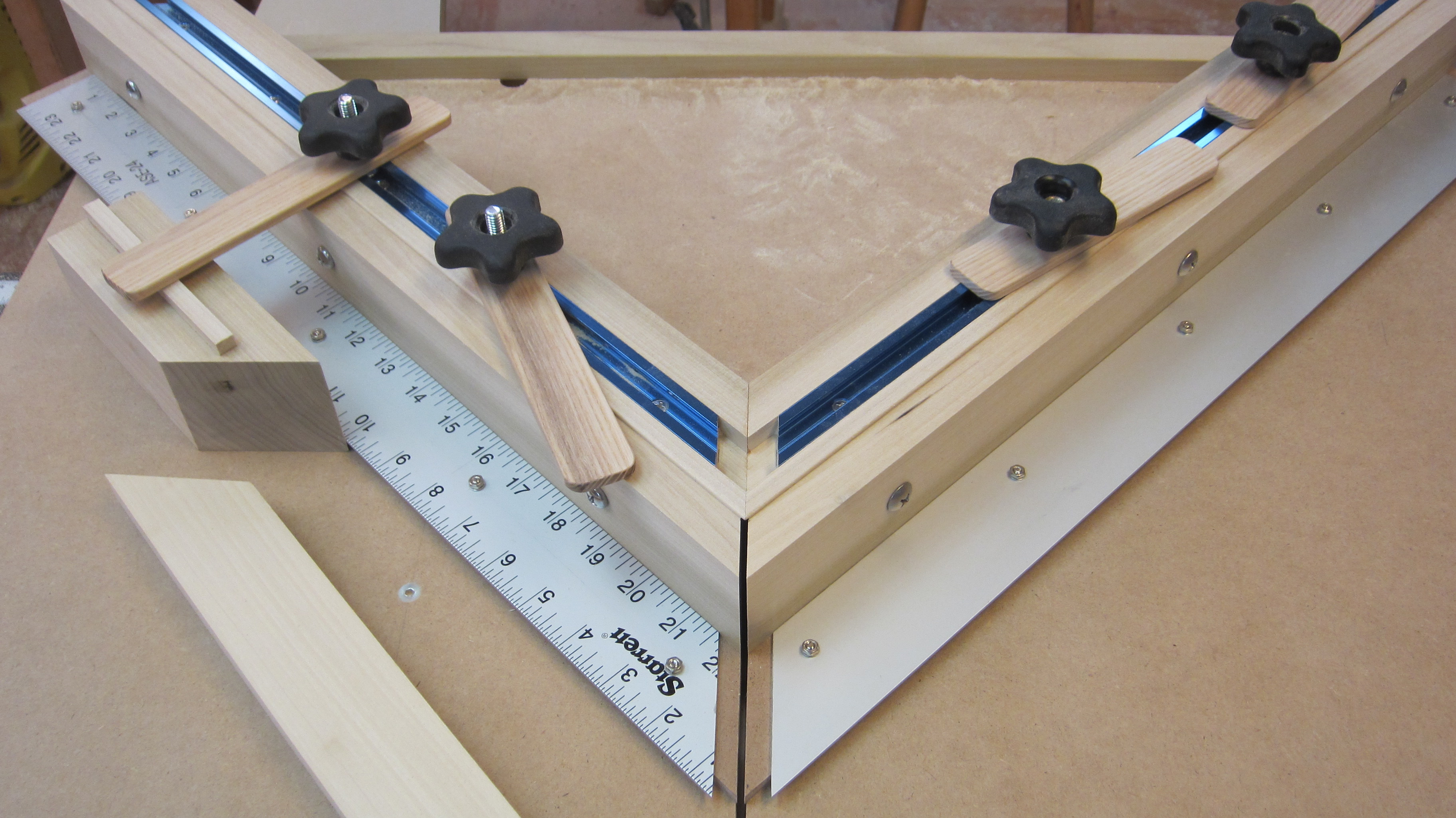 Image for A versatile and precise miter sled