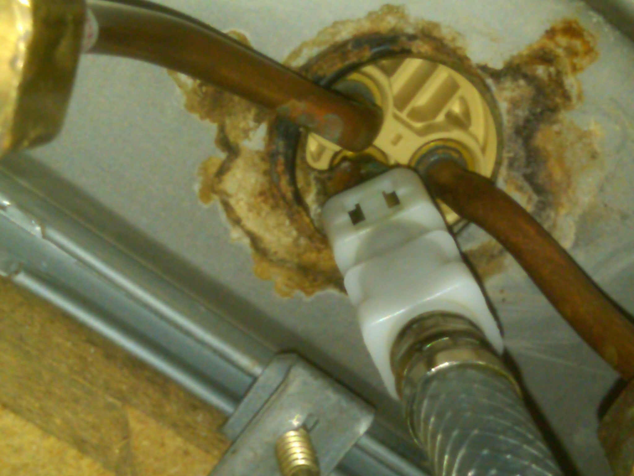 Image for How do I disconnect this coupling on a kitchen hose sprayer?