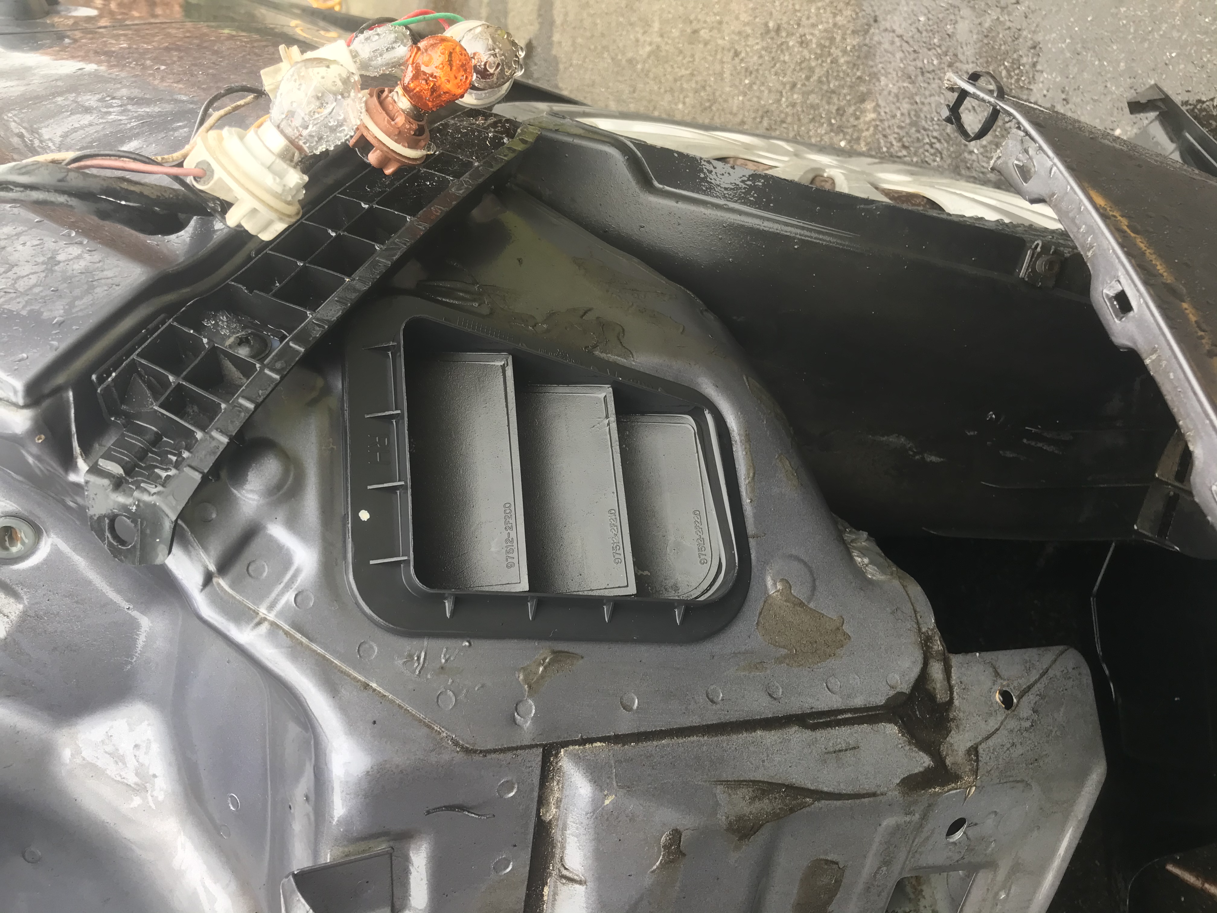 Image for [SOLVED] Hyundai i20 water leak - from roof trim? 