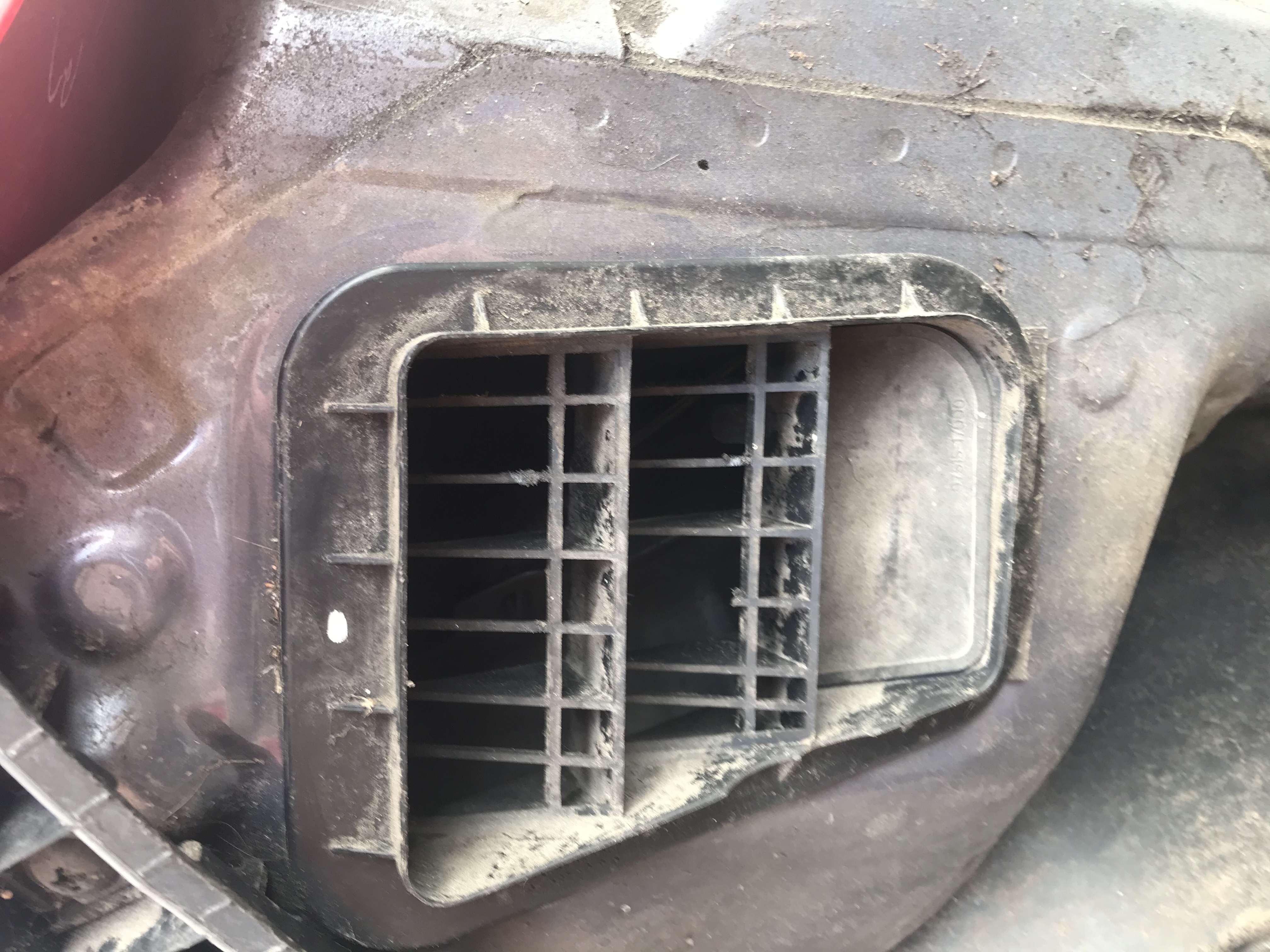 Image for [SOLVED] Hyundai i20 water leak - from roof trim? 