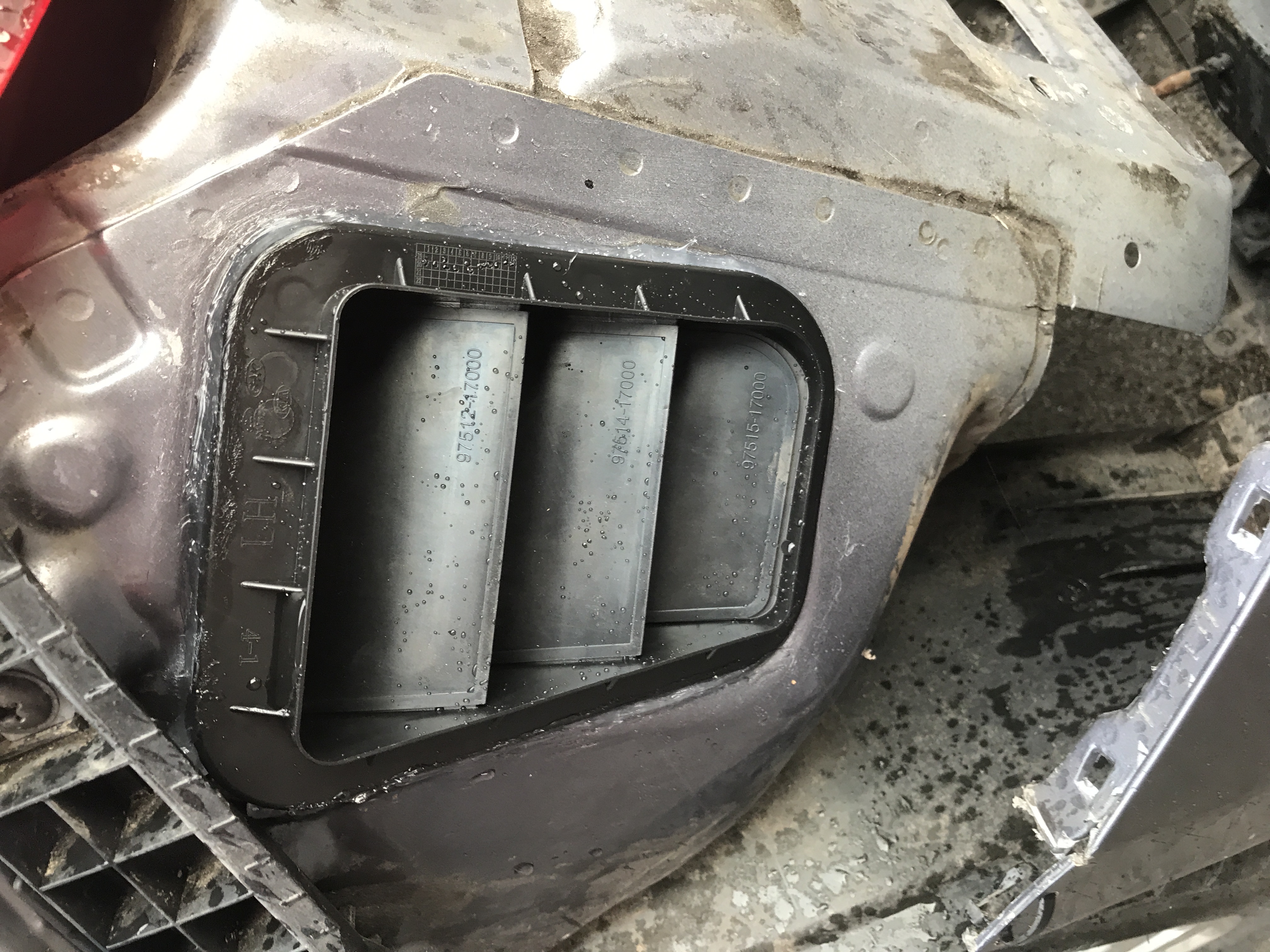 Image for [SOLVED] Hyundai i20 water leak - from roof trim? 